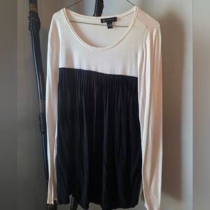 Women's Black and White Long Sleeve Top